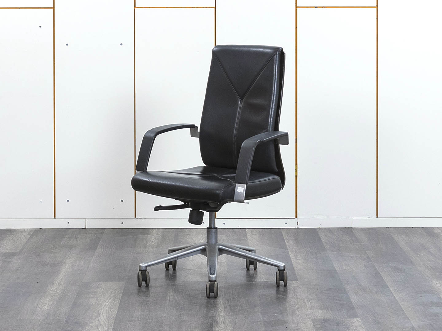 Офисное кресло руководителя  Sitland  Кожа Черный Madera B  (КРКЧ-08082)