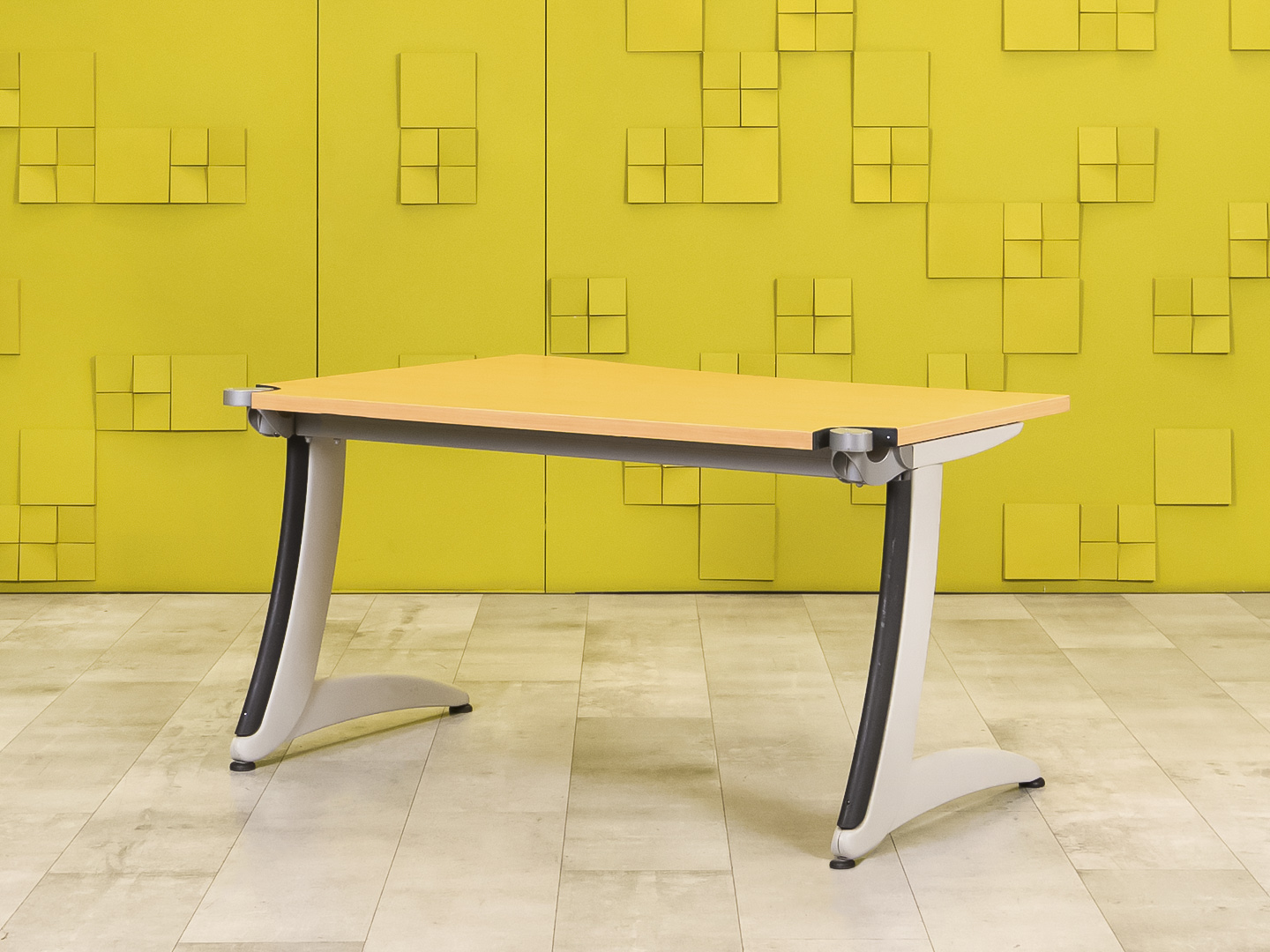 Офисный стол эргономичный Steelcase 1400x1000 ЛДСП Бук Франция_СПУВ-280923