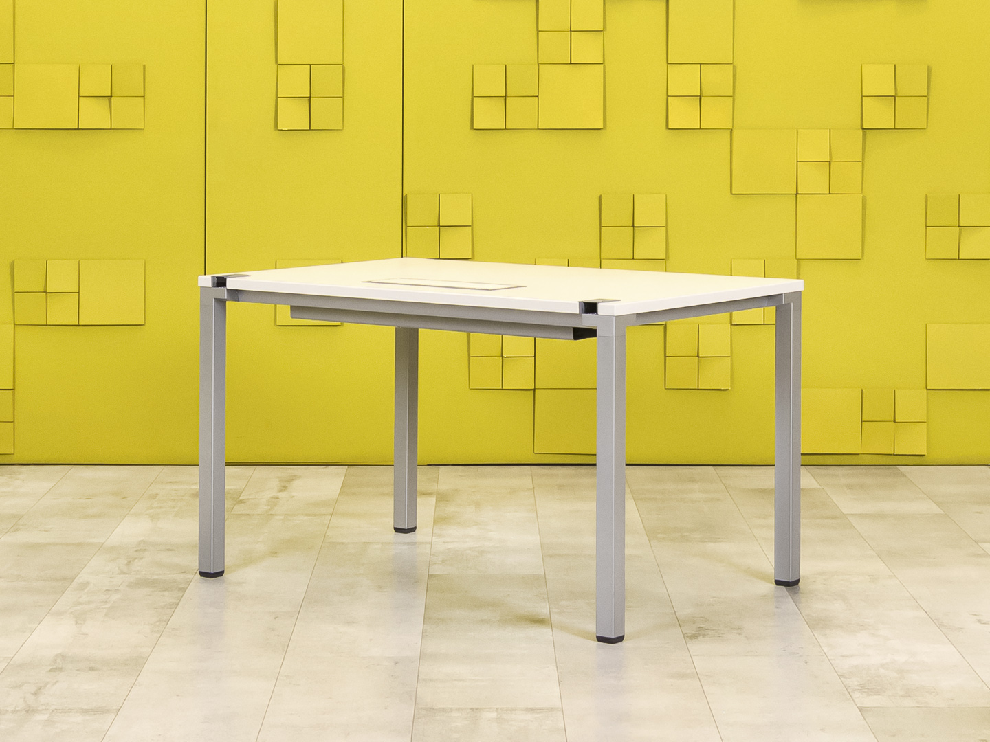 Офисный стол прямой Steelcase ЛДСП Белый Франция  СППБ1-04026