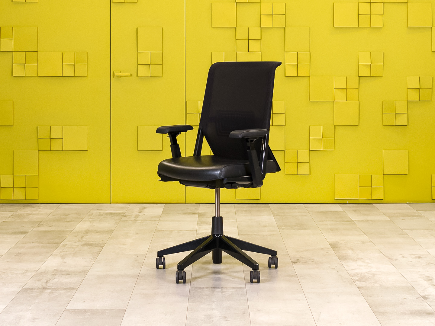 Офисное кресло для персонала на колесах Comforto HAWORTH Кожа Чёрный США_КПКЧ-220724