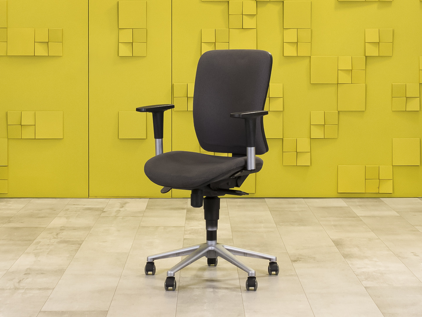 Офисное кресло для персонала на колесах Ткань Серый Импорт_КПТС-250324