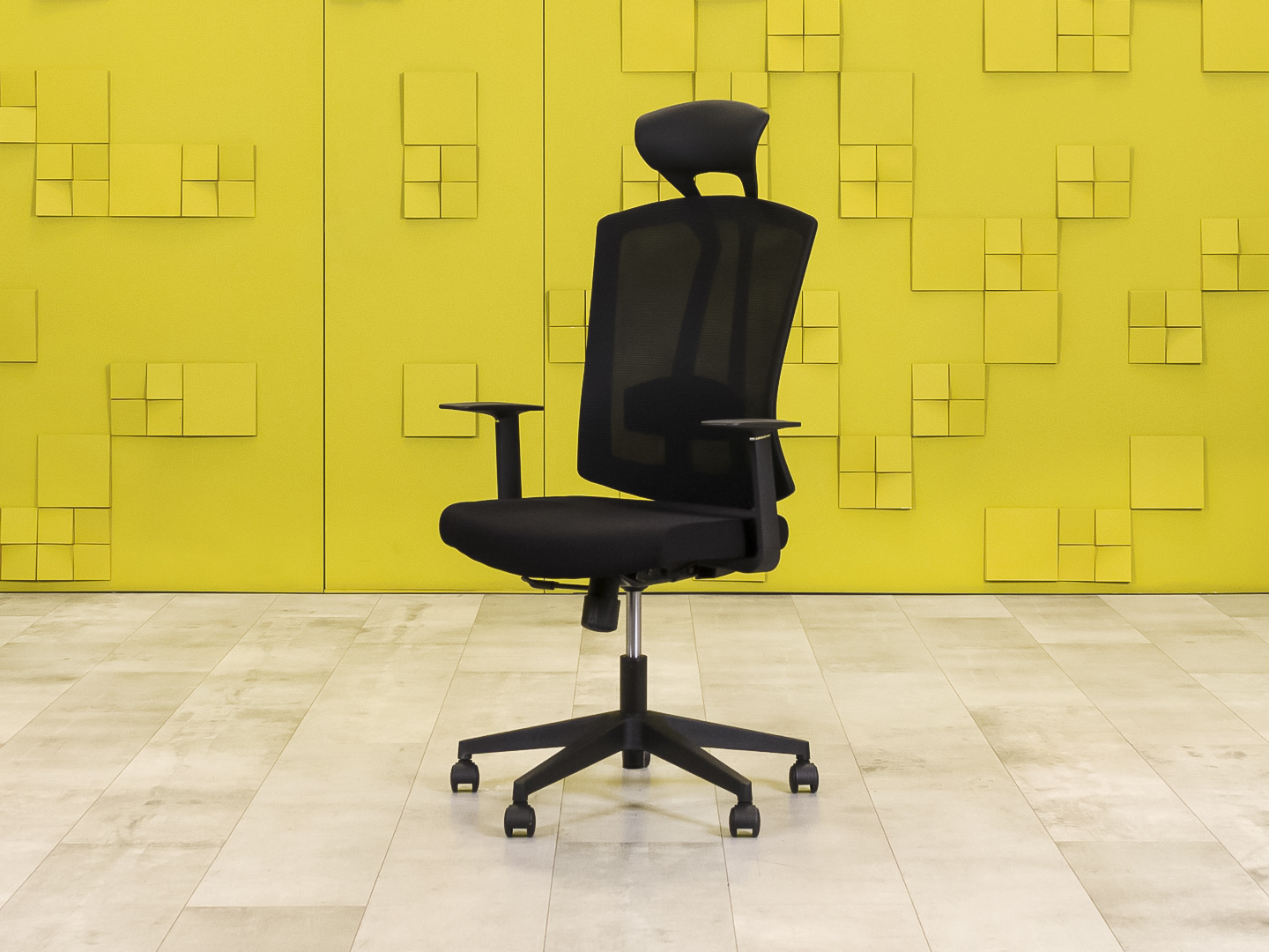 Офисное кресло руководителя на колесах Сетка Чёрный Импорт_КРТЧ1-271023