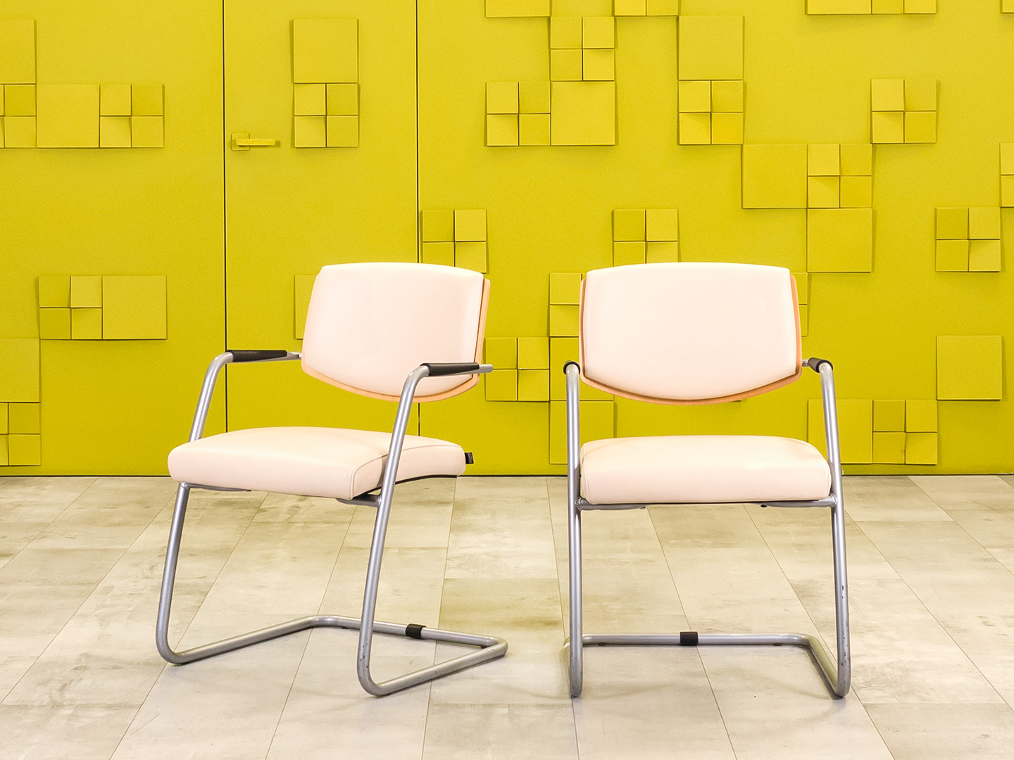 Конференц кресло для переговорной на полозьях Sitland Кожа Бежевый Италия_КДКБ1-181223