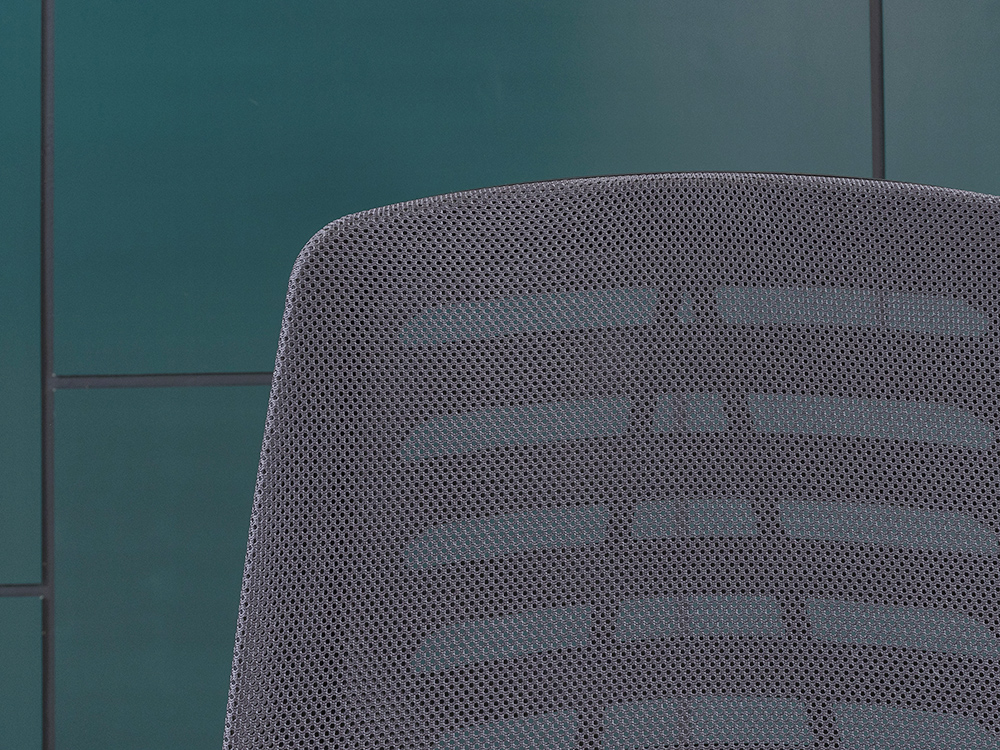 Офисное кресло для персонала на колесах Ирис Ткань Чёрный Россия_КПТЧ1-07101