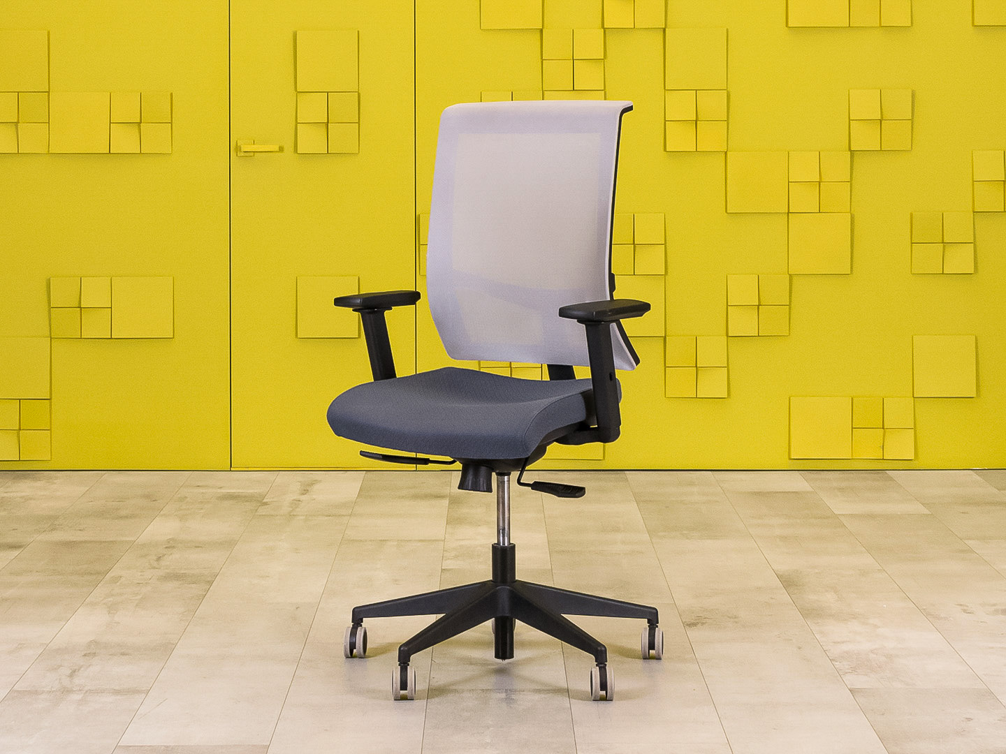 Офисное кресло для персонала на колесах Ткань Серый Россия_КПТС-260324