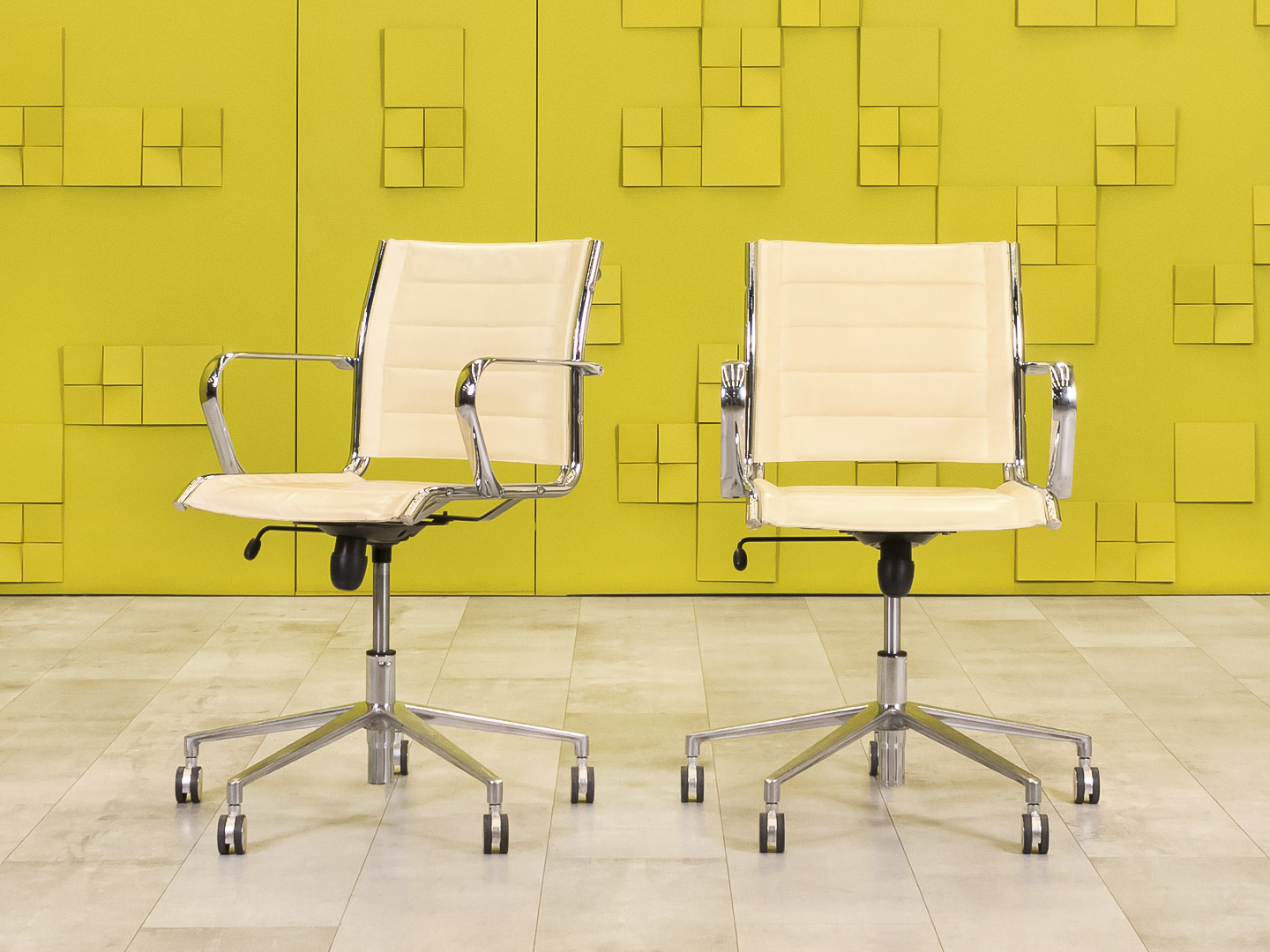 Офисное кресло для персонала на колесах  Кожа Бежевый Импорт  КПКБ-16083