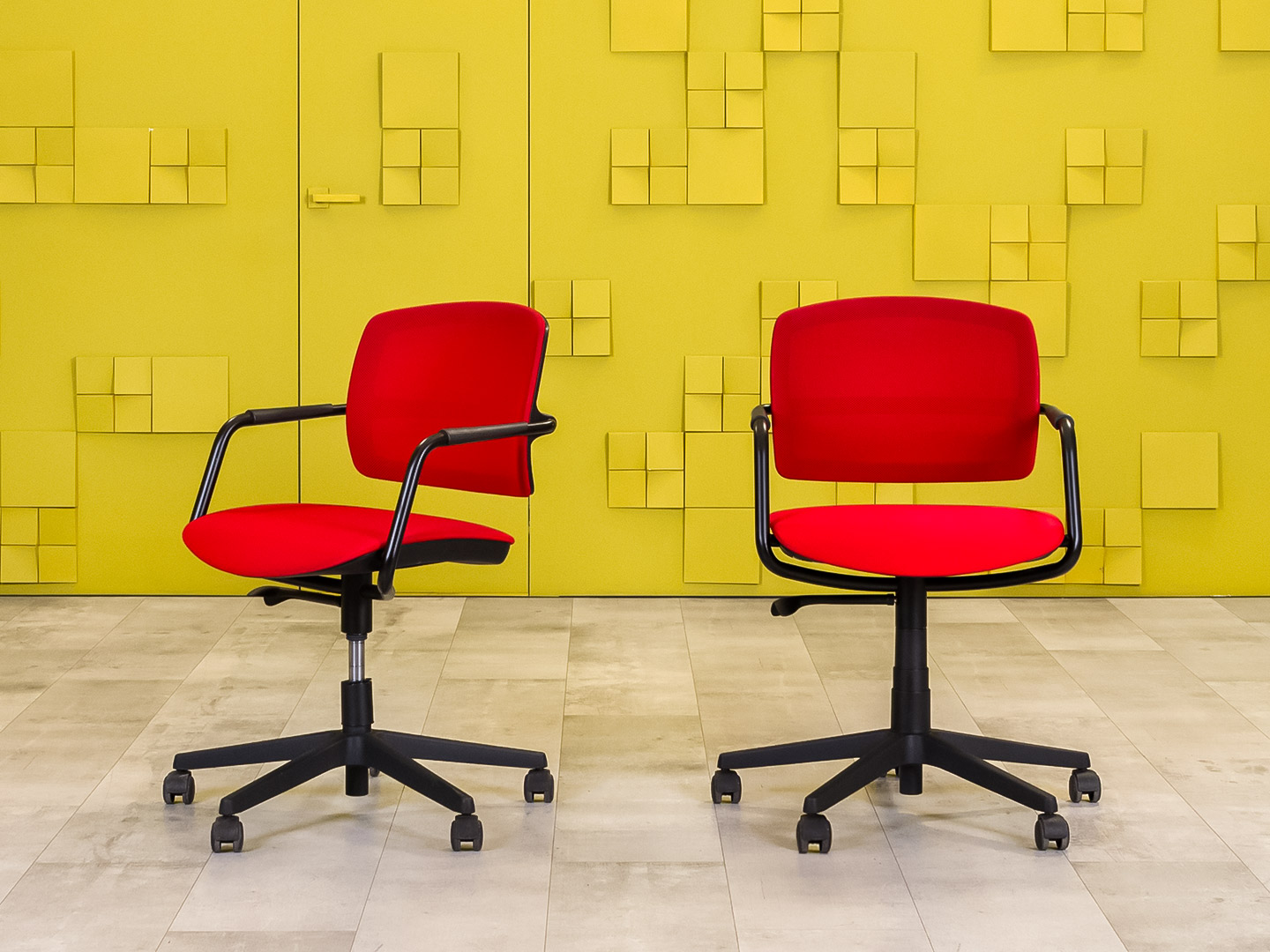 Офисное кресло для персонала на колесах Sitland Ткань Красный Италия_КПТК-261023