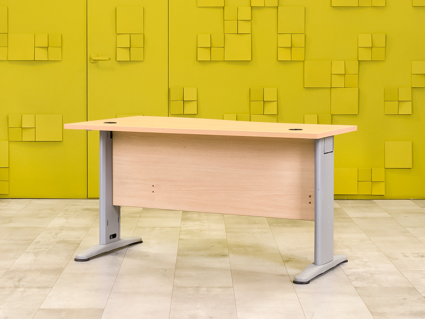 Офисный стол эргономичный 1400x800 ЛДСП Бук Россия_СПЭВ1-251124