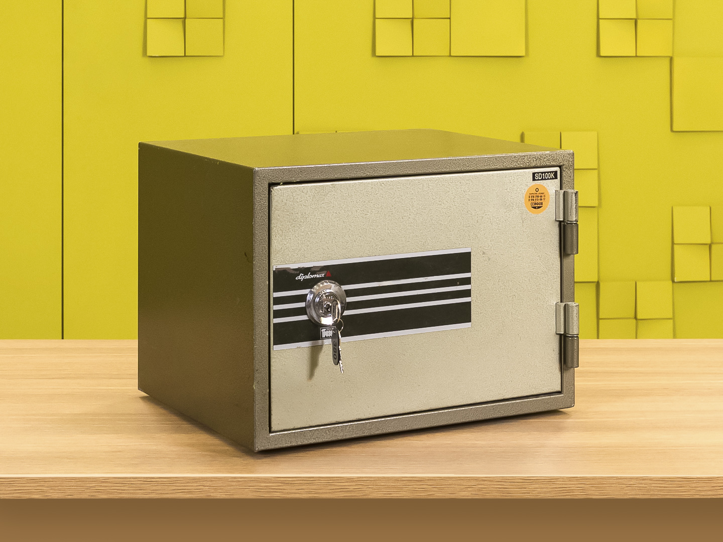 Сейф Металл Серый Diplomat СЕЙФ-09046