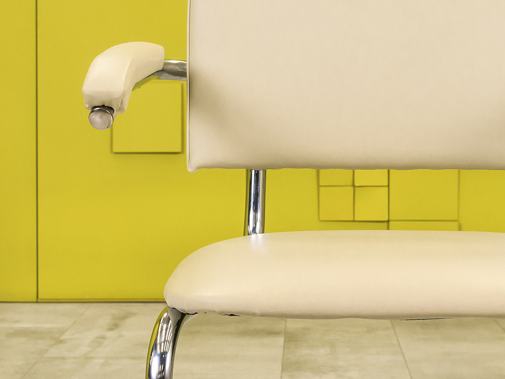 Конференц кресло для переговорной Кожзам Бежевый  КДКБ-09105