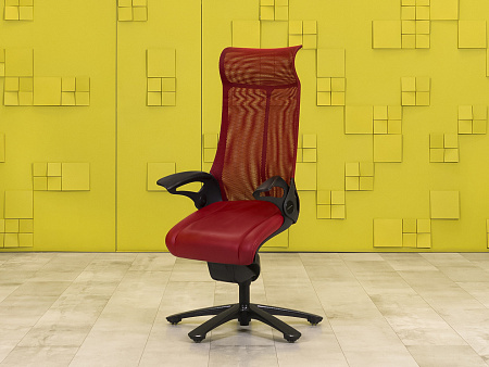 Офисное кресло руководителя на колесах Okamura Япония Кожа Красный   КРКК-15095