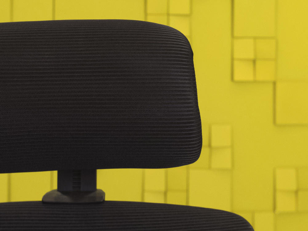 Офисное кресло руководителя на колесах ONLEAP Ткань Чёрный Импорт  КРТЧ-26016