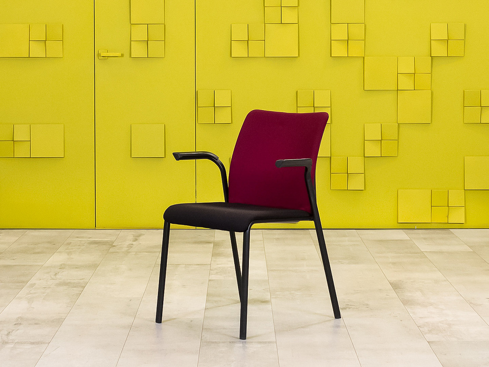 Конференц кресло для переговорной на ножках Steelcase Ткань Чёрный; Красный Франция_КНТЧ2-240923