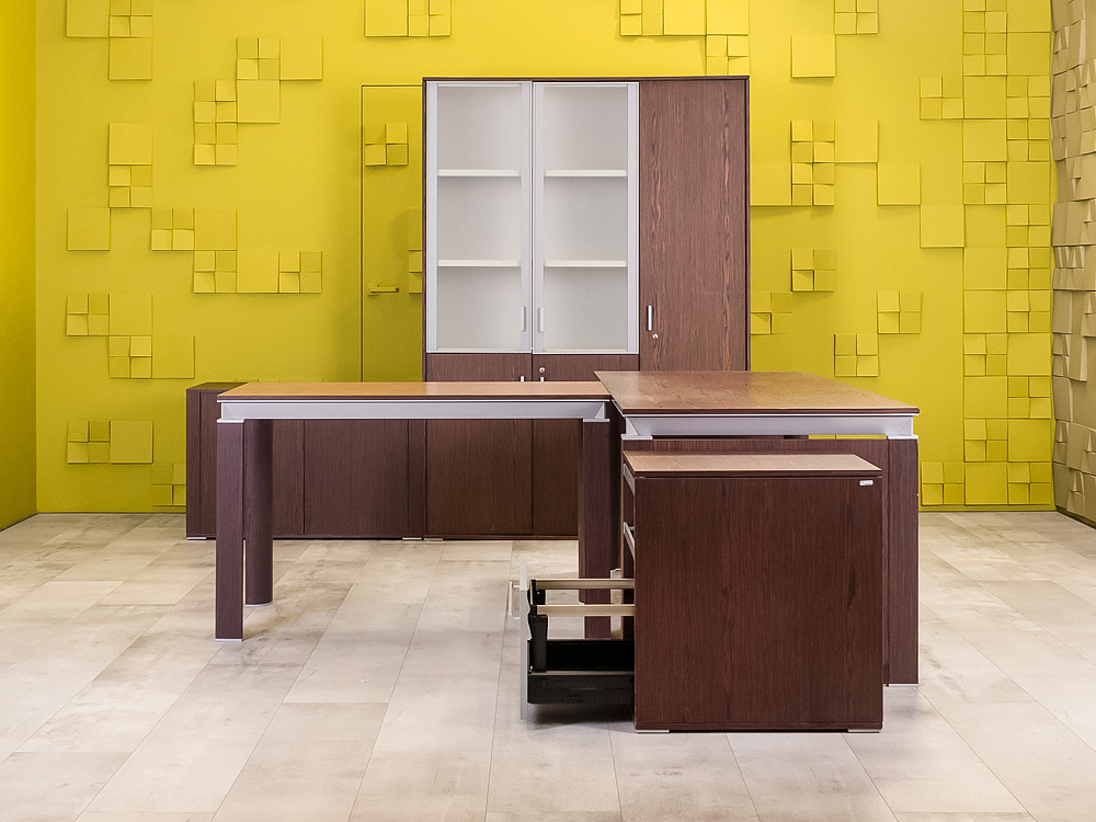 Кабинет руководителя HAN Шпон Венге Италия_КРЕ1-130324