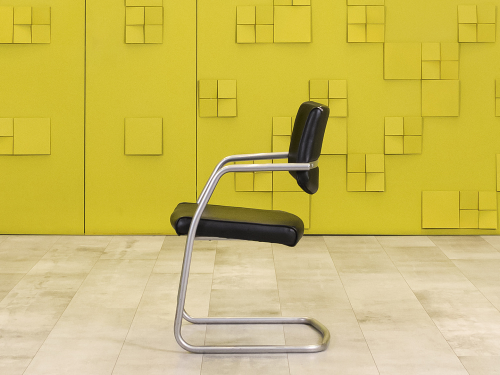 Конференц кресло для переговорной  Кожзам Чёрный Россия  КДКЧ-27065