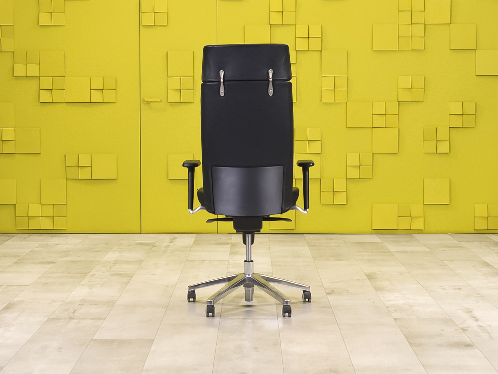 Офисное кресло руководителя на колесах Profoffice Кожа Чёрный Россия-Италия  КРКЧ-280125