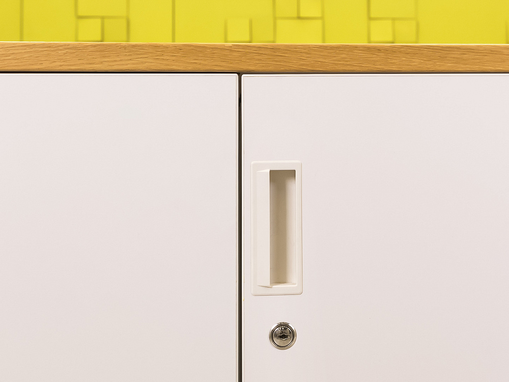 Комплект офисной мебели стол с тумбой  Vitra ЛДСП Белый Швейцария  ГКБ-04026