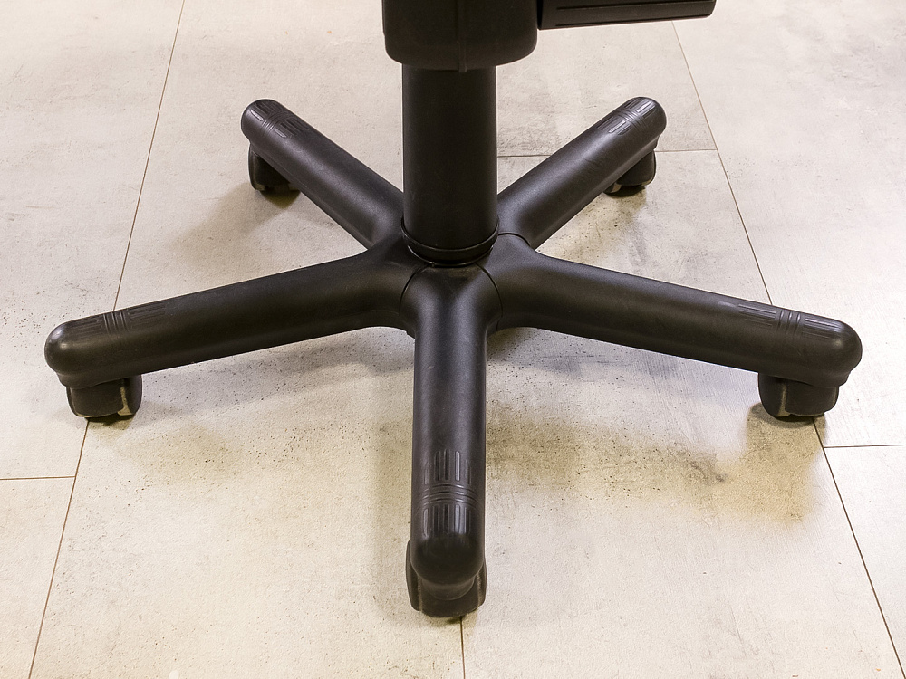 Офисное кресло для персонала на колесах Ткань  Россия  Кпж(а)