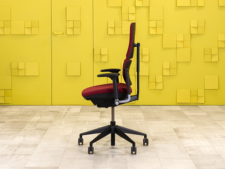 Офисное кресло руководителя на колесах Please 2 Ergonomik Steelcase Ткань Красный Франция_КРТК-011223