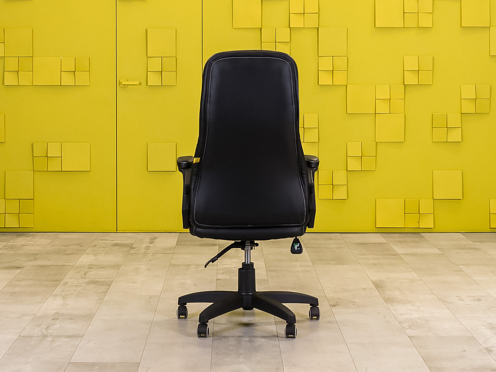 Офисное кресло руководителя на колесах ГЕЛАКСИ Экокожа Чёрный Россия  КРКЧ1-060923