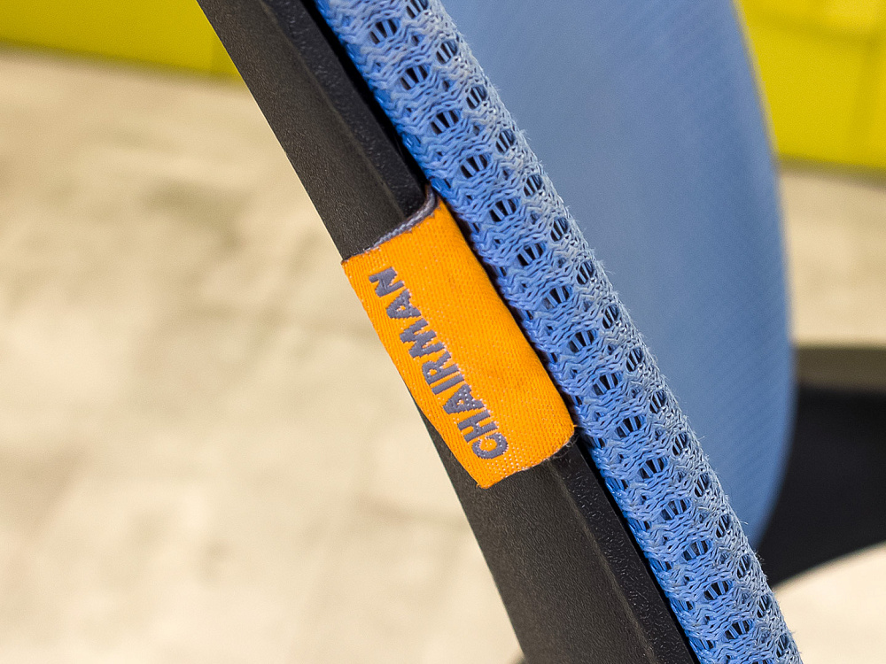 Офисное кресло для персонала на колесах LARK Ткань Чёрный; Синий Россия_КПТЧ-221124