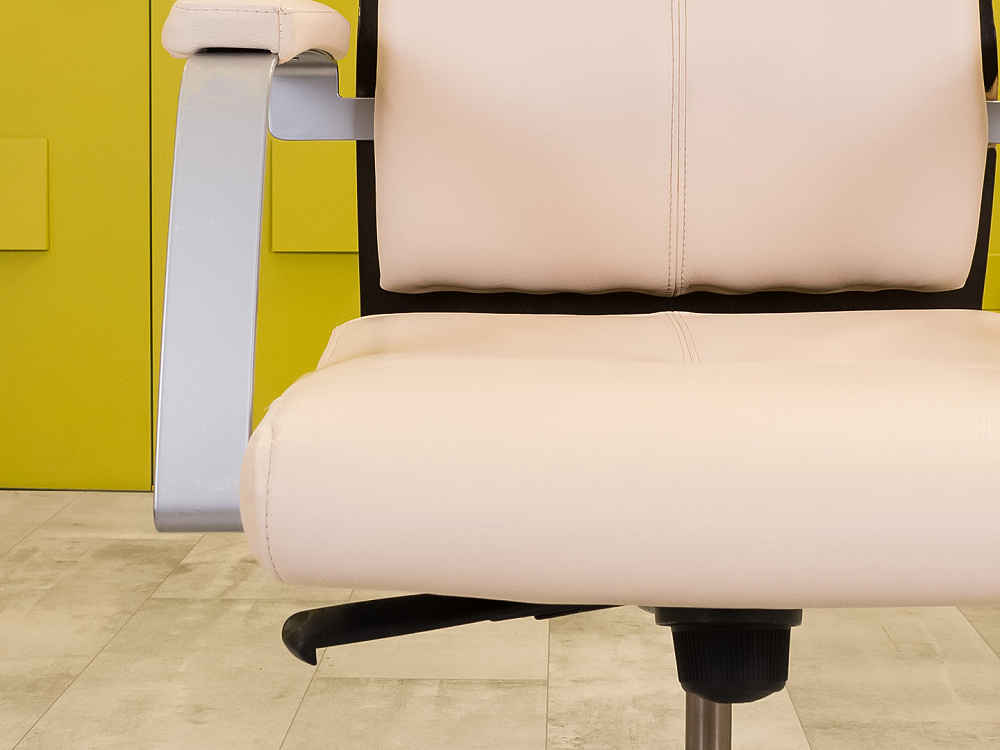 Офисное кресло руководителя на колесах MADERA B Sitland Кожа Бежевый Италия_КРКБ-250324