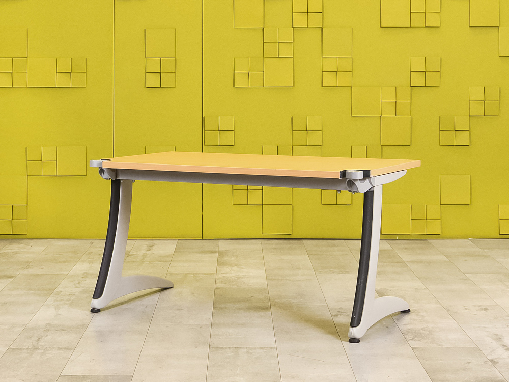 Офисный стол прямой Steelcase ЛДСП Бук Франция  СППВ-03125