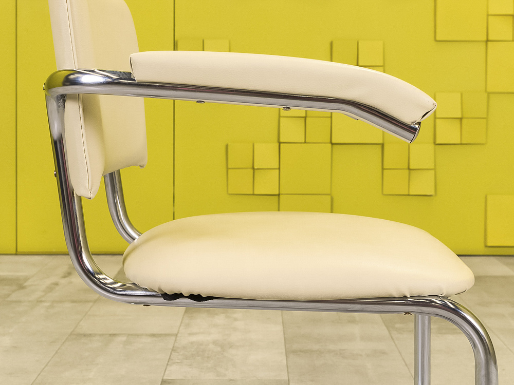 Конференц кресло для переговорной Кожзам Бежевый  КДКБ-09105