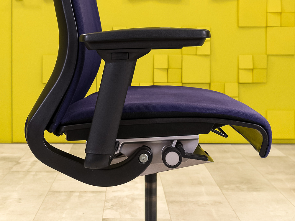 Офисное кресло для персонала на колесах Think Steelcase Ткань Синий Франция_КПТН-161224