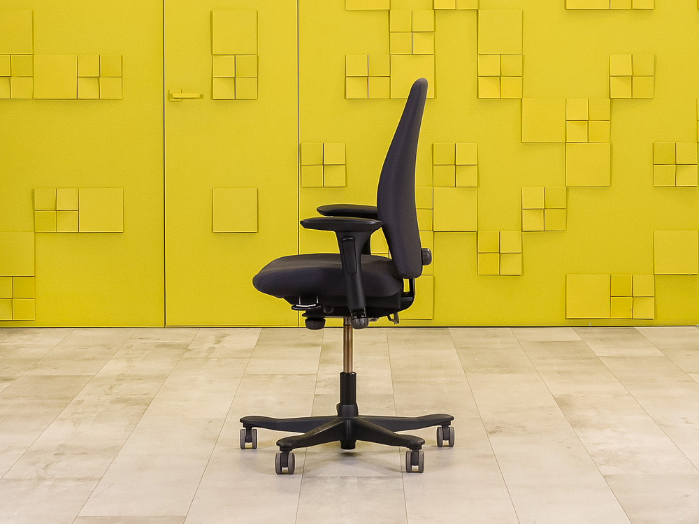 Офисное кресло для персонала на колесах Kinnarps Ткань Серый Швеция_КПТС-100424