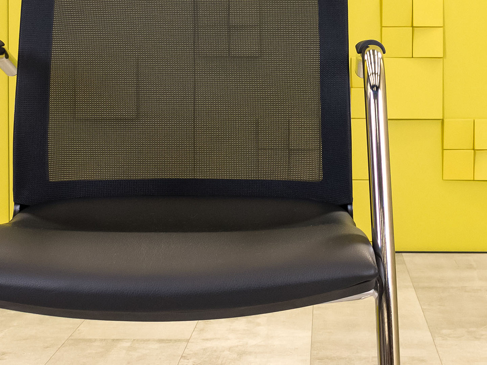 Конференц кресло для переговорной на полозьях Skin Profoffice Кожа Чёрный Россия-Италия_КДКЧ-290324