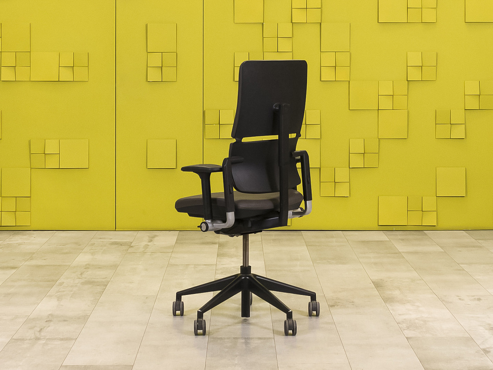 Офисное кресло руководителя на колесах Please 2 Ergonomik Steelcase Кожа Коричневый Германия  КРКК-3