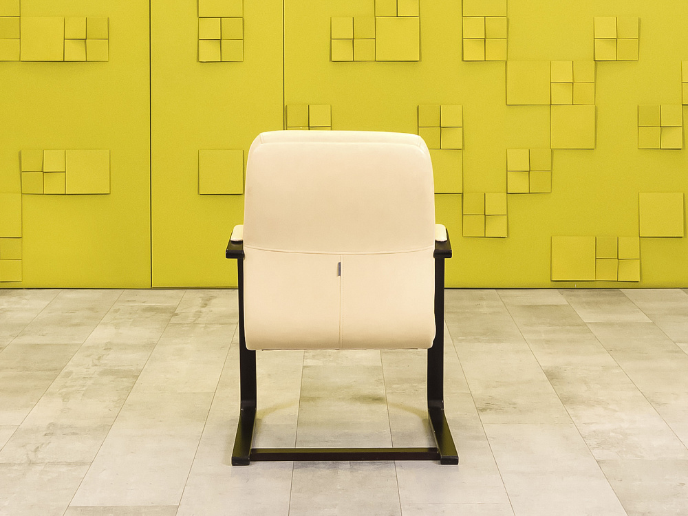 Конференц кресло для переговорной  Кожзам Бежевый Россия  КДКБ-19026