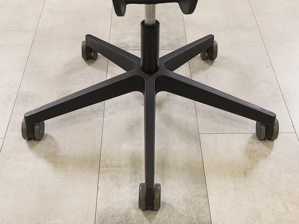 Офисное кресло для персонала на колесах Profim Ткань Чёрный Польша_КПТЧ2-090922