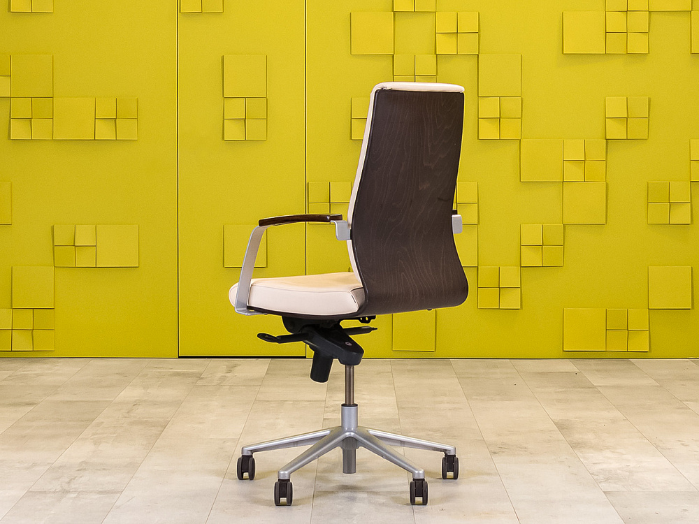 Офисное кресло руководителя на колесах Sitland Кожа Бежевый; Орех Италия_КРКБ-21051