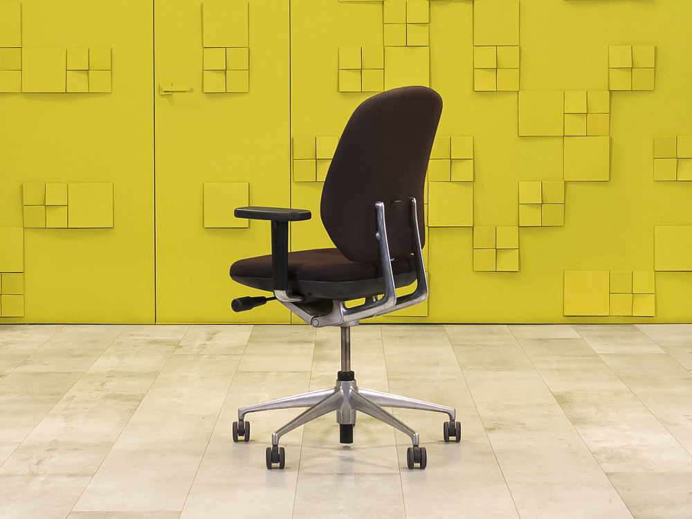 Офисное кресло для персонала на колесах Vitra Ткань Коричневый Швейцария_КПТК4-150922