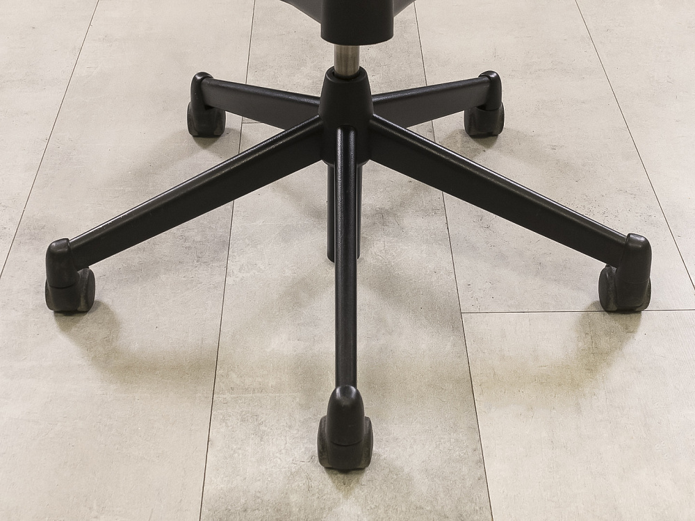 Офисное кресло руководителя на колесах Please 1 Steelcase Кожа Коричневый Германия  КРКК1-30125