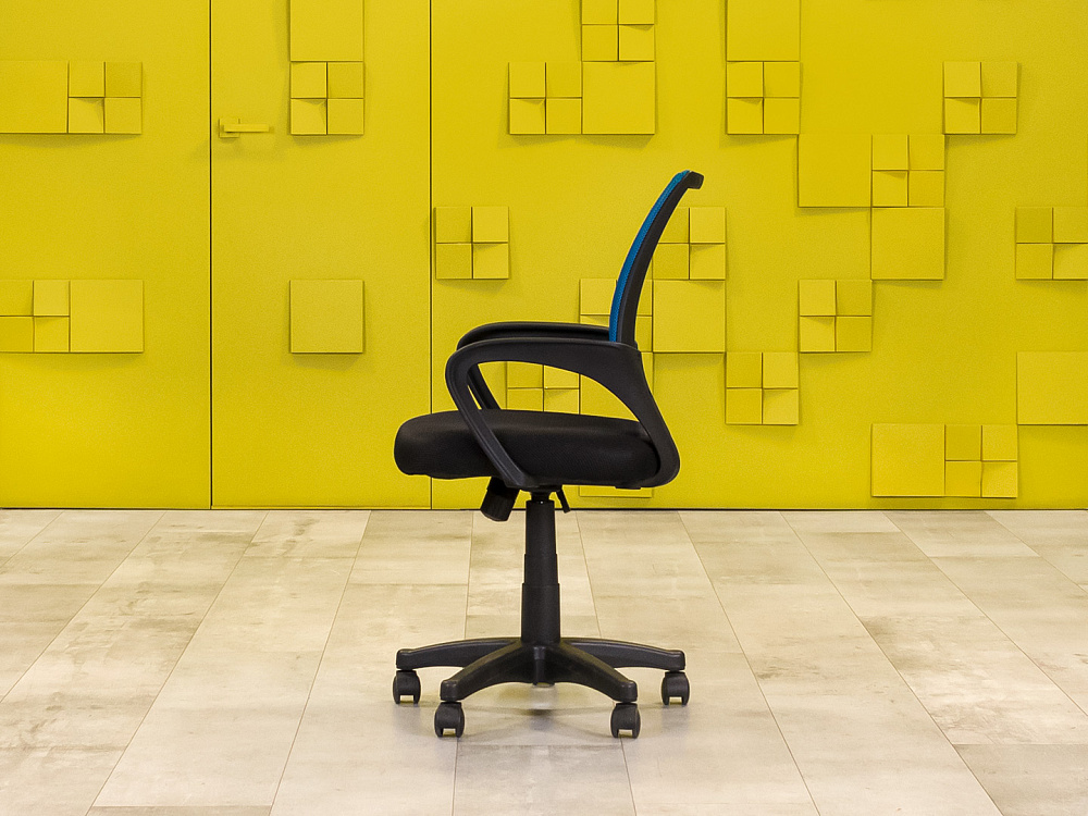 Офисное кресло для персонала на колесах LARK Ткань Чёрный; Синий Россия