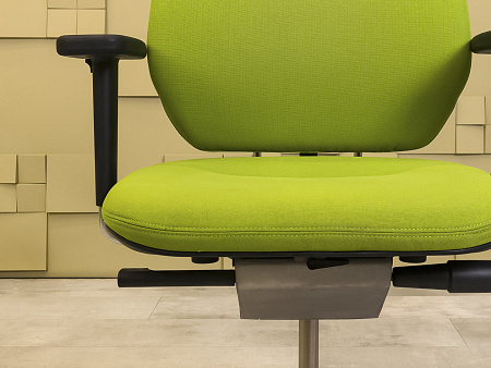 Офисное кресло для персонала на колесах  Vitra Ткань Зелёный Швейцария  КПТЗ-24065