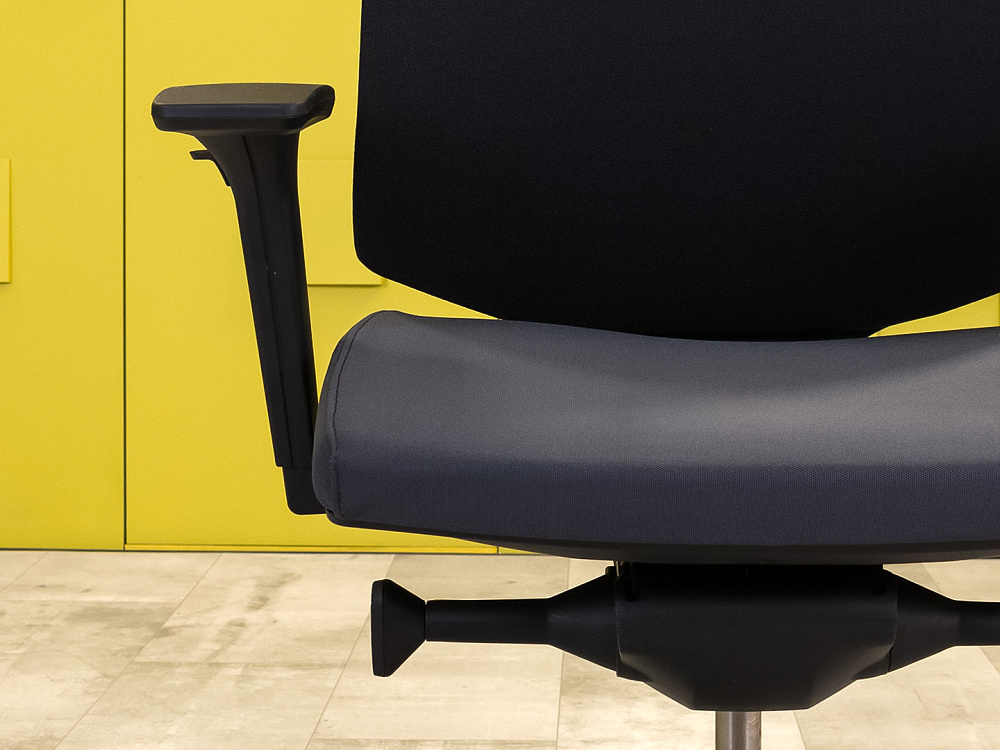 Офисное кресло для персонала на колесах Profim Ткань Серый; Чёрный Польша_КПТС-22082