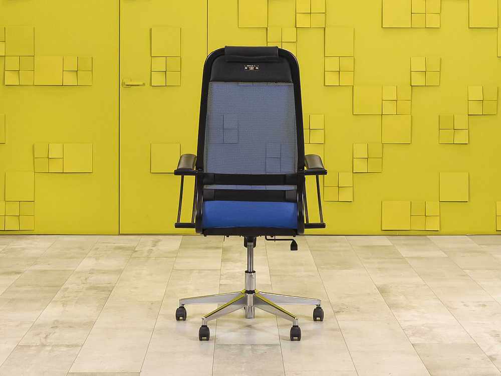 Офисное кресло руководителя на колесах    Чёрный   КРТЧ2-26036