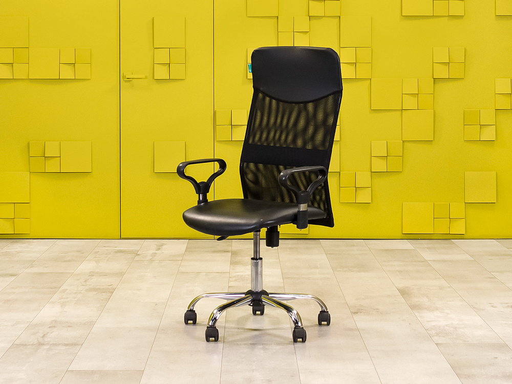 Офисное кресло руководителя на колесах Кожзам Чёрный Россия_КРКЧ-291024