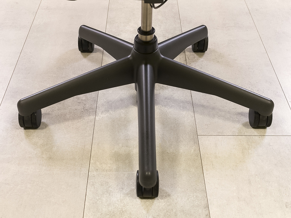 Офисное кресло руководителя на колесах Aeron B Herman Miller Сетка Серый США  КРТС-17035