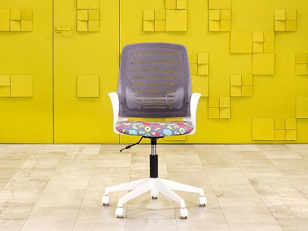 Офисное кресло для персонала на колесах Ирис White серый Ткань Серый; Белый Россия