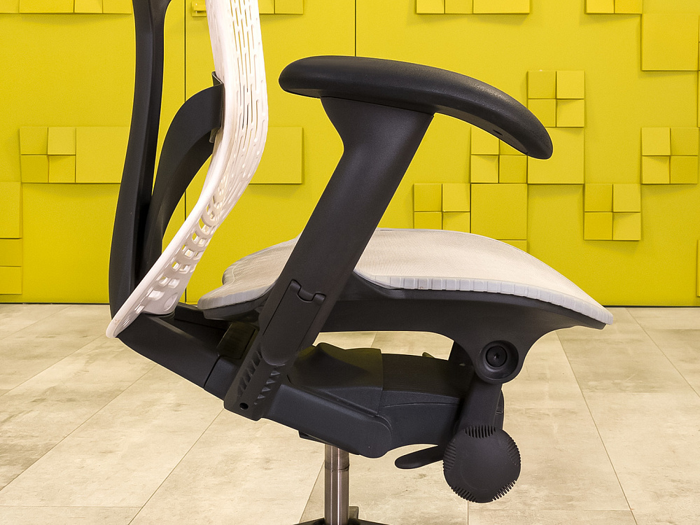 Офисное кресло руководителя на колесах Mirra 2 Herman Miller Сетка Серый США_КРТС-150924