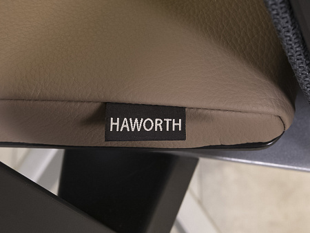 Офисное кресло руководителя на колесах HAWORTH Кожа Коричневый США  КРКК-17125