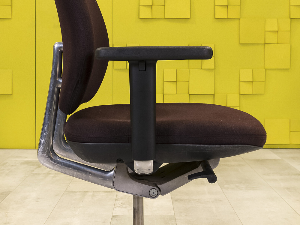 Офисное кресло для персонала на колесах Vitra Ткань Коричневый Швейцария_КПТК4-150922