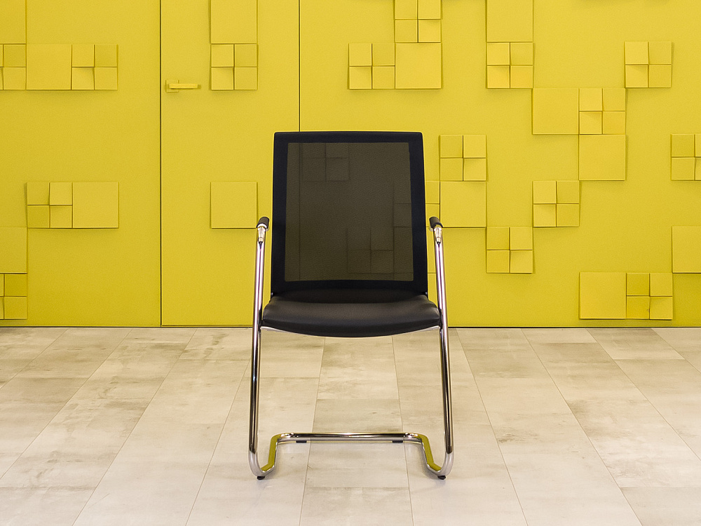 Конференц кресло для переговорной на полозьях Skin Profoffice Кожа Чёрный Россия-Италия_КДКЧ-290324