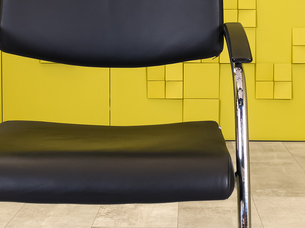 Конференц кресло для переговорной на полозьях SATO Кожа Чёрный Германия_КДКЧ-260224