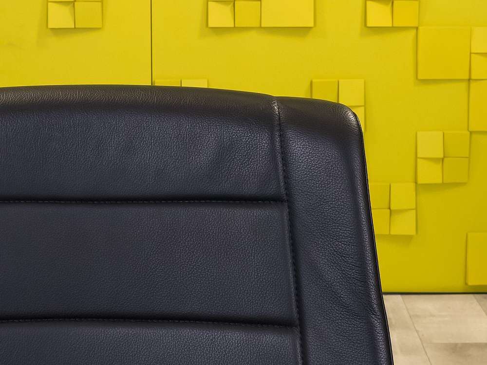 Офисное кресло руководителя на колесах Kamelia KASTEL Кожа Чёрный Италия_КРКЧ-081024